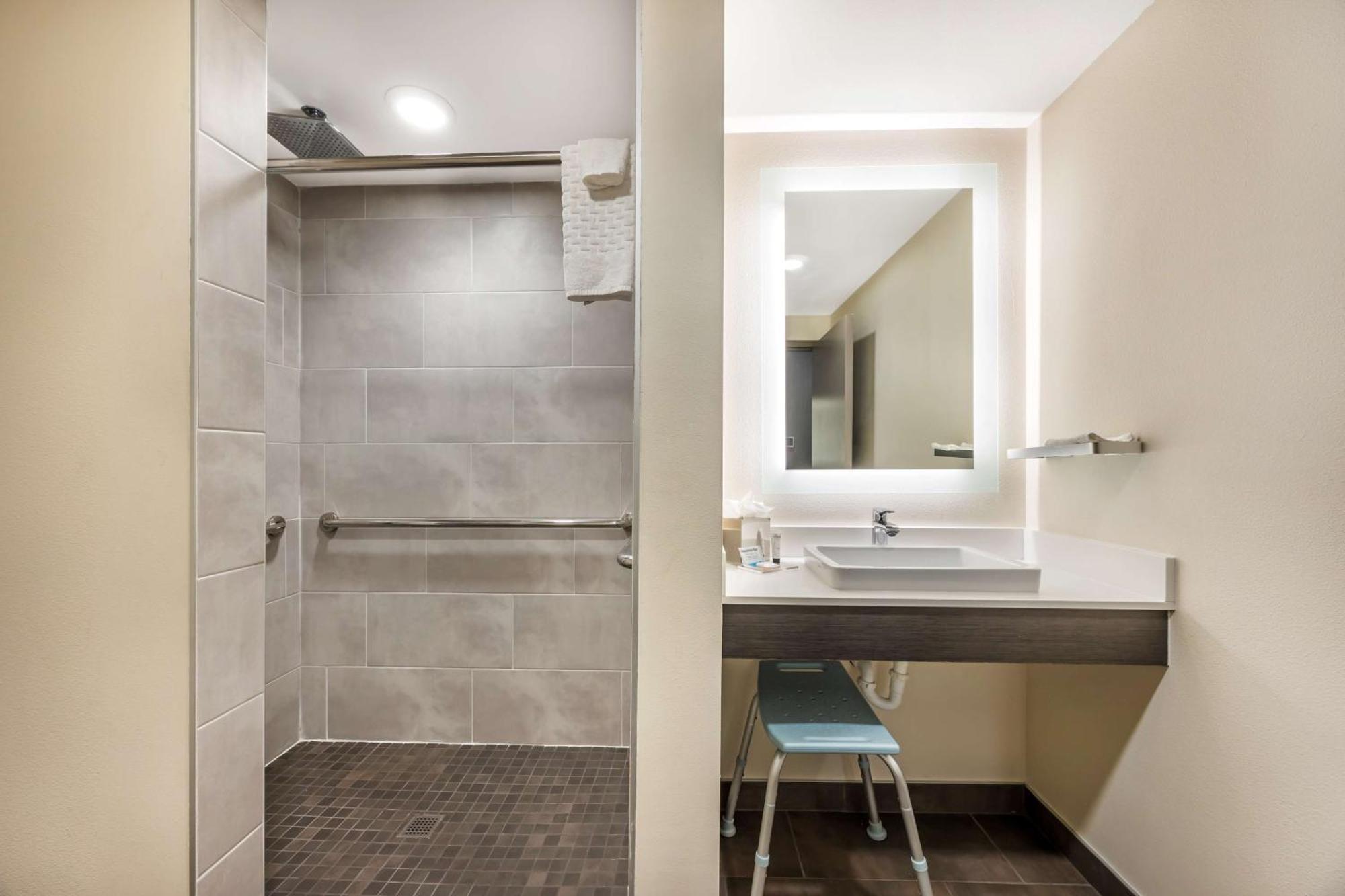 Vib Best Western Springfield Exterior photo
